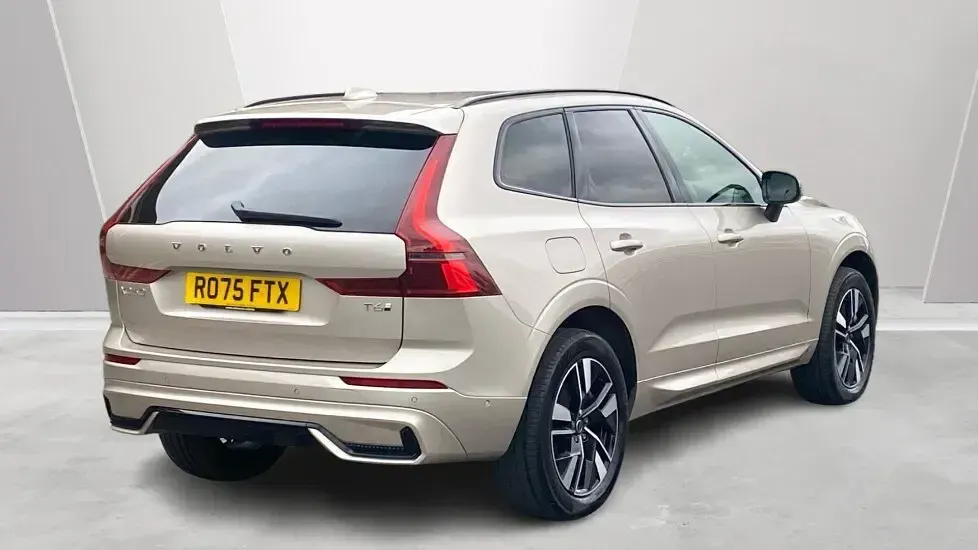 Used Volvo XC60 Plus 345 HP (253 kW) 2025 Gold SUV