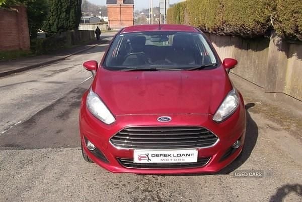 Used Ford Fiesta Zetec 82 HP (60 kW) 2016 Red Hatchback
