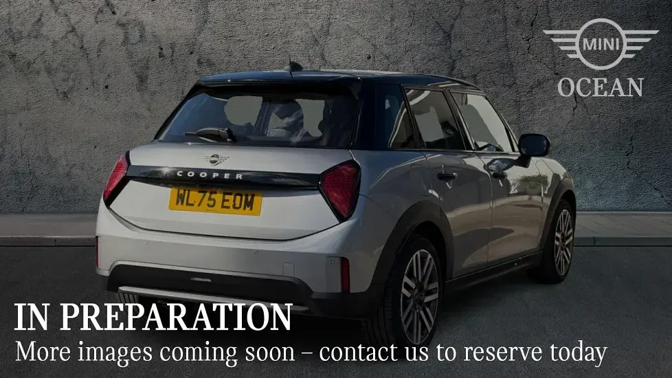 Usado Mini Cooper Hatch 113 kW (154 CV) 2026 Plateado Utilitario