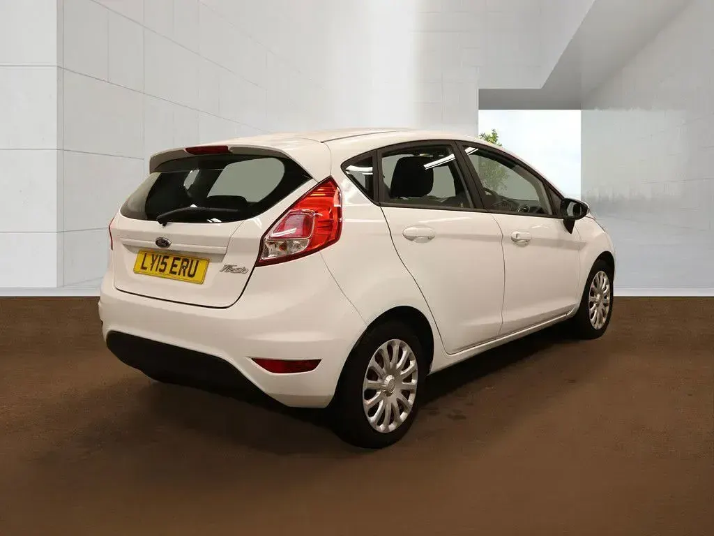 Used Ford Fiesta Style 82 HP (60 kW) 2015 White Hatchback