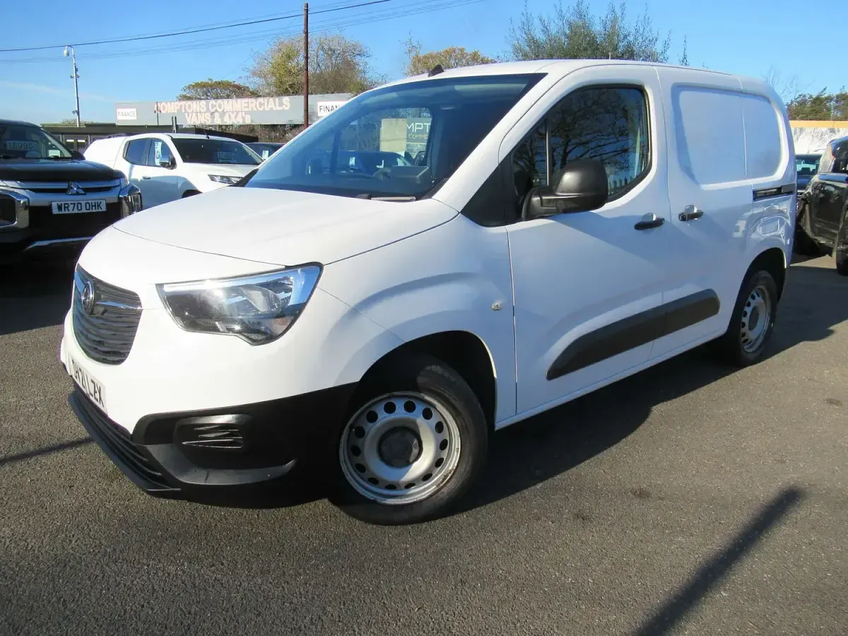 Used Vauxhall Combo 100 HP (73 kW) 2021 White Van