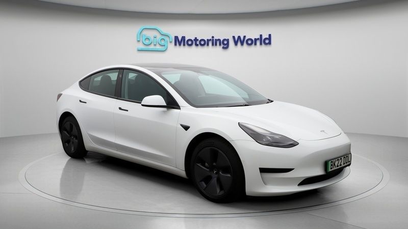 White Used 2022 Tesla Model 3 Standard Range Plus Sedan | £17,300 (Super price) - Image 1/4