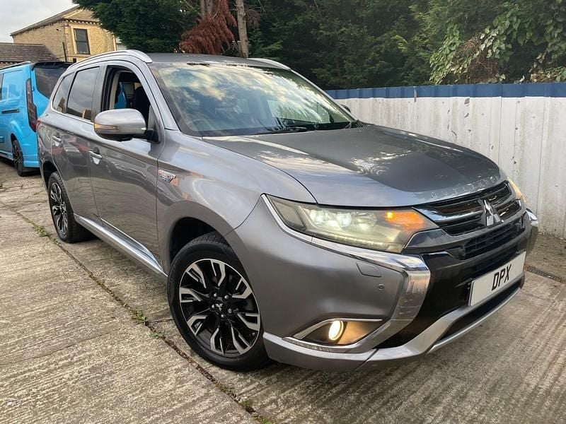 Grey Used 2018 Mitsubishi Outlander P-HEV SUV | £10,490 (Super price) - Image 1/4