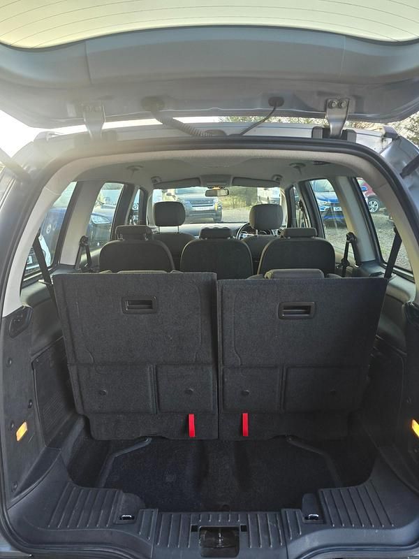 Used Ford Galaxy Zetec 140 HP (102 kW) 2013 Silver MPV