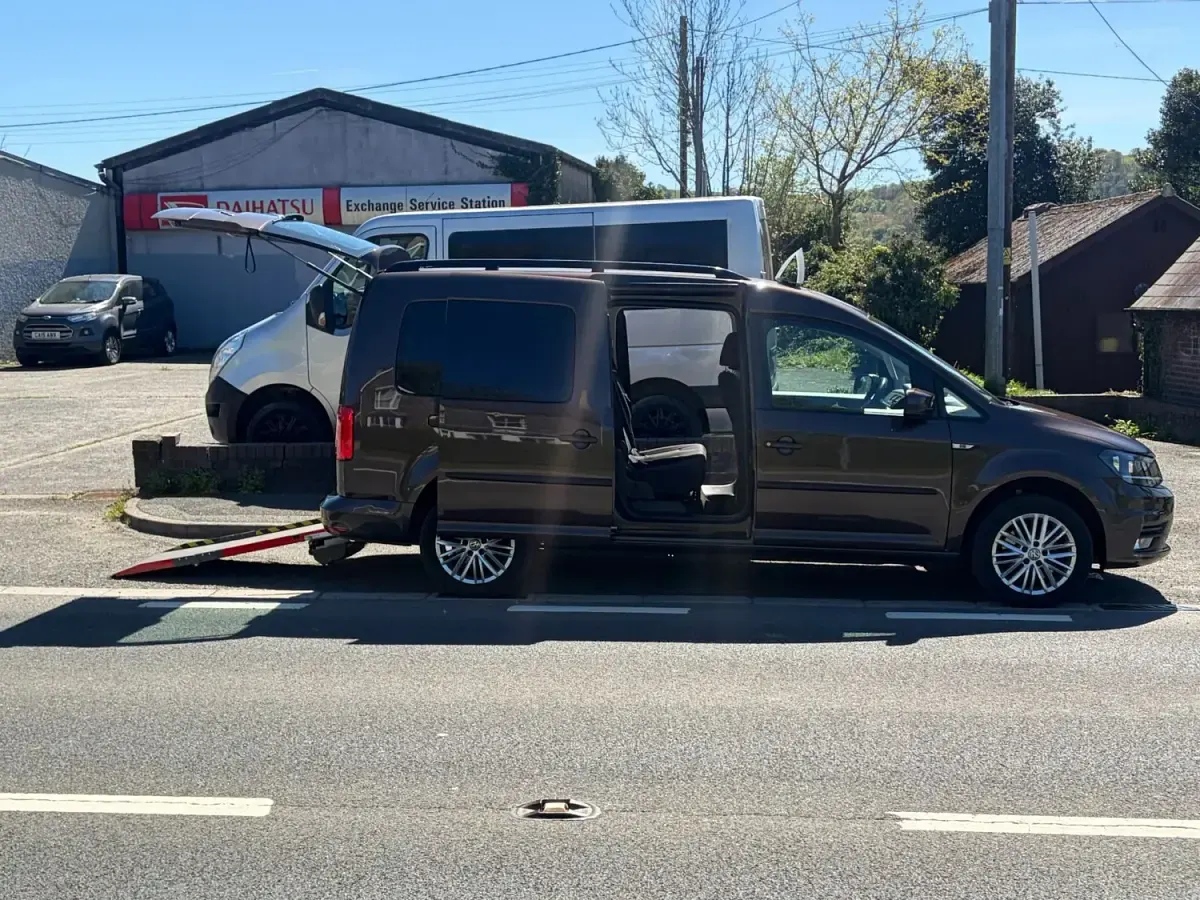 Usado VW Caddy Maxi Life 2019 Castanho Monovolume