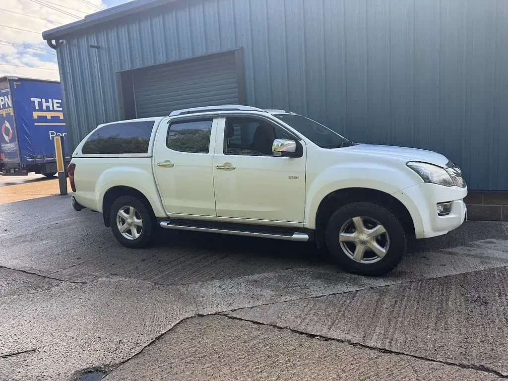 Used Isuzu Pick up 161 HP (118 kW) 2017 White Pickup