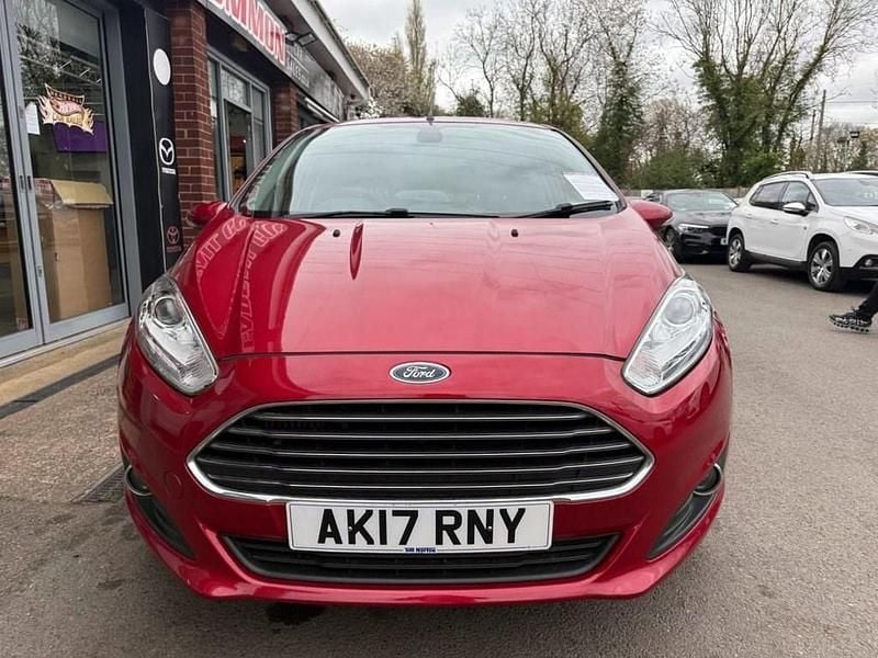 Used Ford Fiesta Titanium 125 HP (91 kW) 2017 Red Hatchback