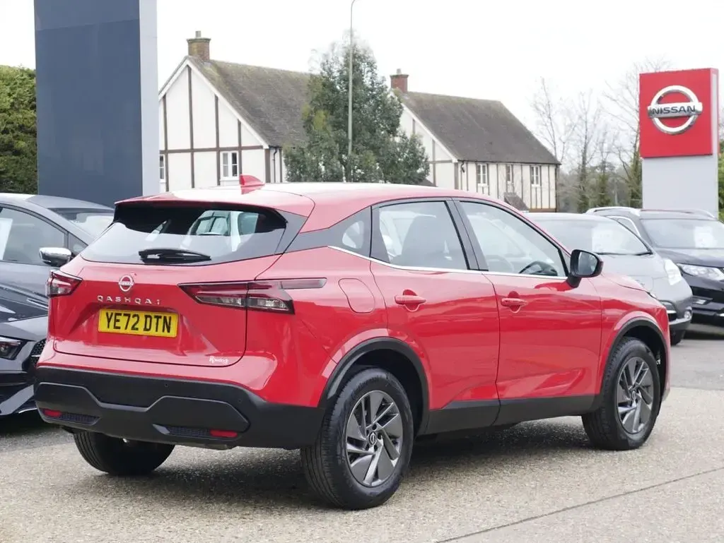 Used Nissan Qashqai Acenta Premium 155 HP (114 kW) 2022 Red SUV