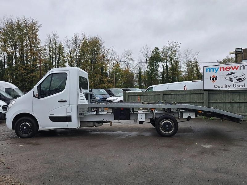 Used Vauxhall Movano 145 HP (106 kW) 2018 White MPV