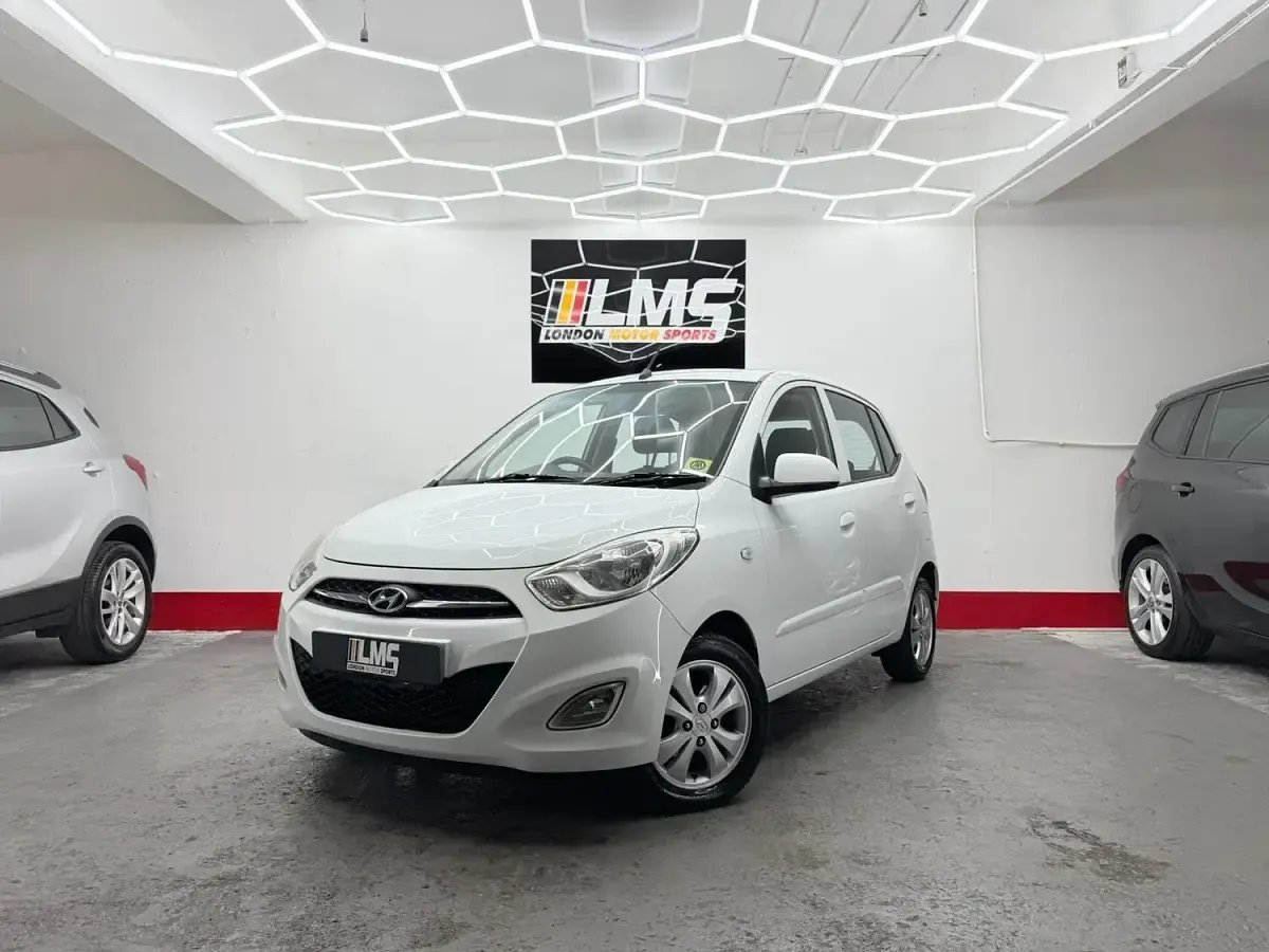 Used Hyundai i10 Style 2011 White Hatchback