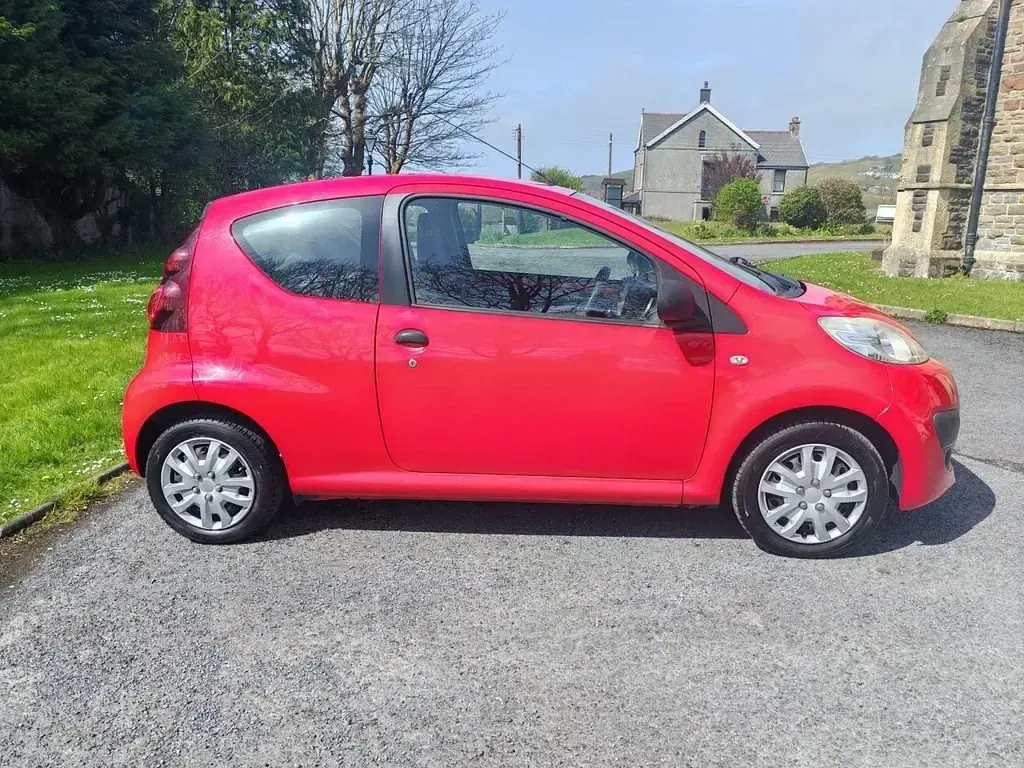 Second-hand Peugeot 107 Access 68 CP (50 kW) 2013 Roșu Hatchback