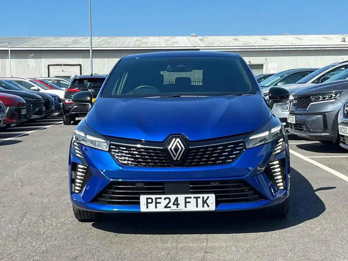 Used Renault Clio Techno 90 HP (66 kW) 2024 Blue Hatchback