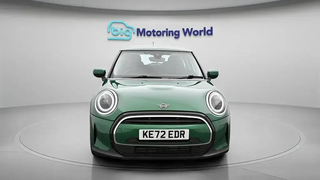 Usado Mini Cooper Classic 136 CV (100 kW) 2023 Verde Utilitario