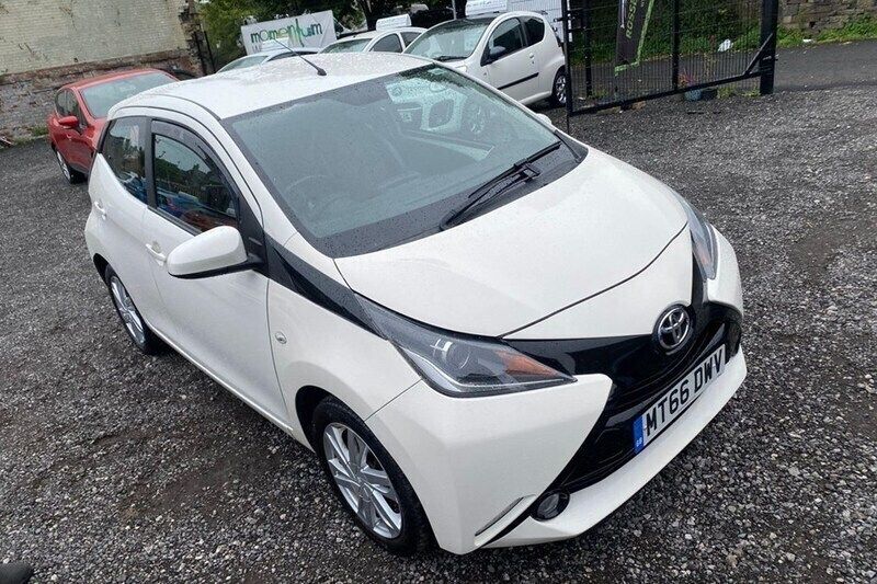 White Used 2016 Toyota Aygo x-press Hatchback | £3,985 (Fair price) - Image 1/1