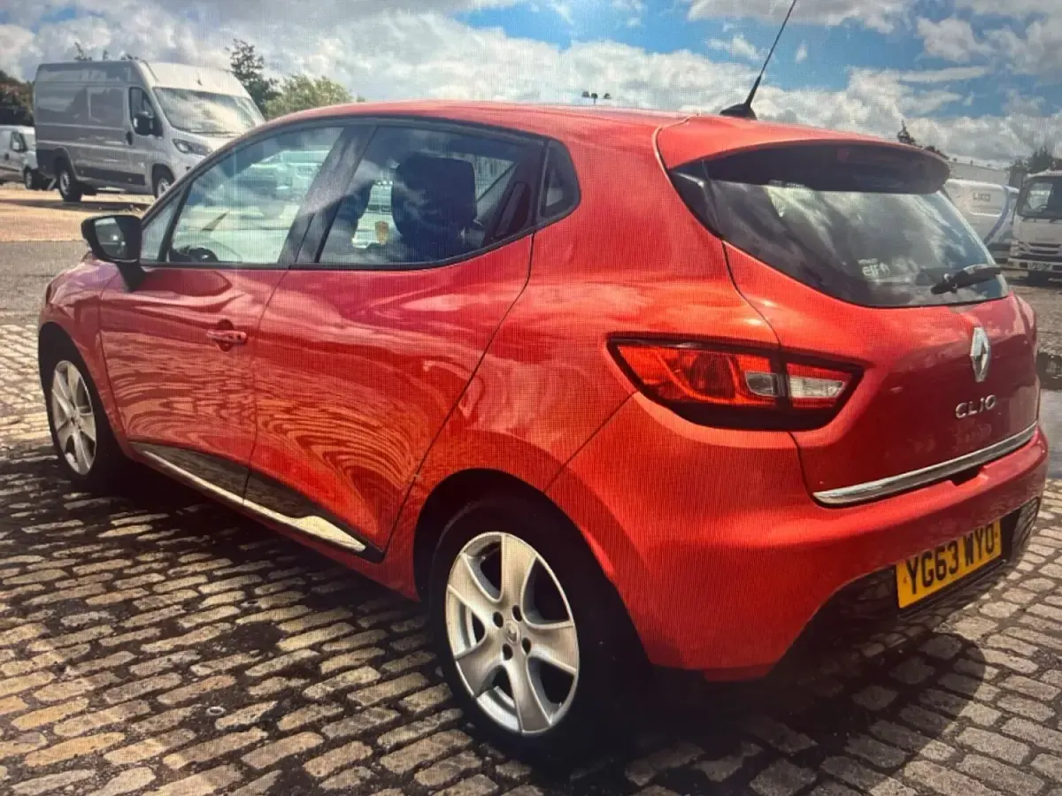Used Renault Clio Dynamique 75 HP (55 kW) 2013 Red Hatchback