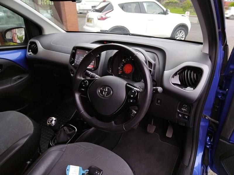 Used Toyota Aygo X-clusiv 2019 Blue Hatchback