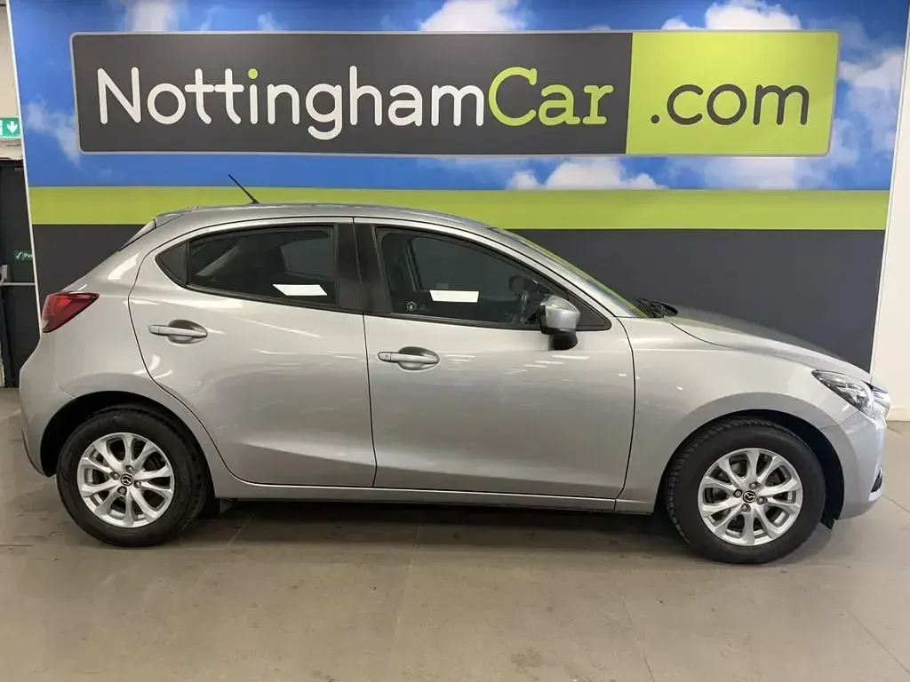 Używany Mazda 2 75 KM (55 kW) 2015 Srebrny Hatchback