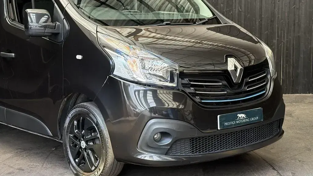 Used Renault Trafic 2018 Black MPV