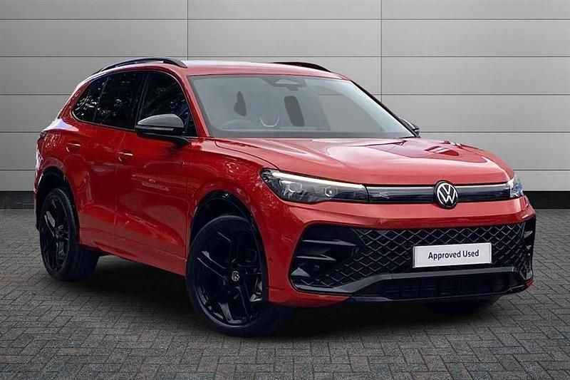 Used VW Tiguan R-line 150 HP (110 kW) 2025 Persimmon red SUV
