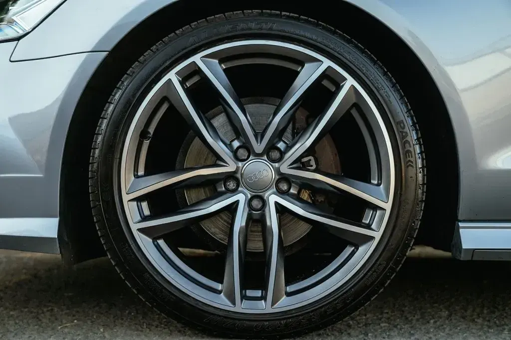 Used Audi A6 Black Edition 190 HP (139 kW) 2018 Silver Estate