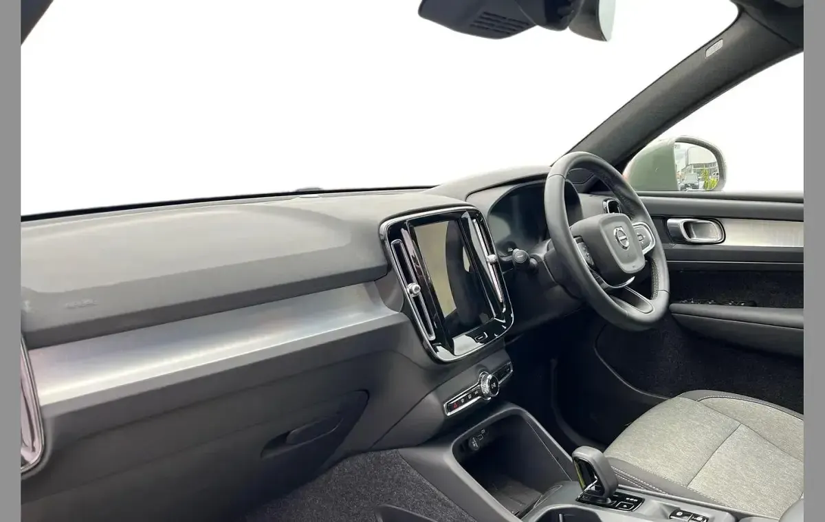 Used Volvo XC40 Core 163 HP (119 kW) 2025 Sage green SUV