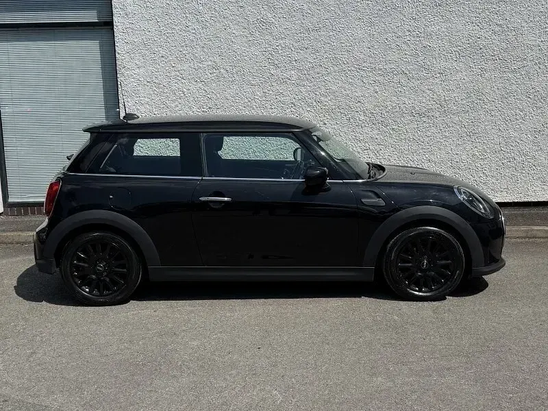 Used Mini Cooper Classic 135 HP (99 kW) 2022 Black Hatchback