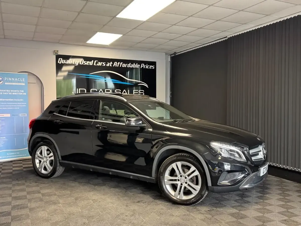 Usado Mercedes GLA200 Premium 2016 Preto SUV