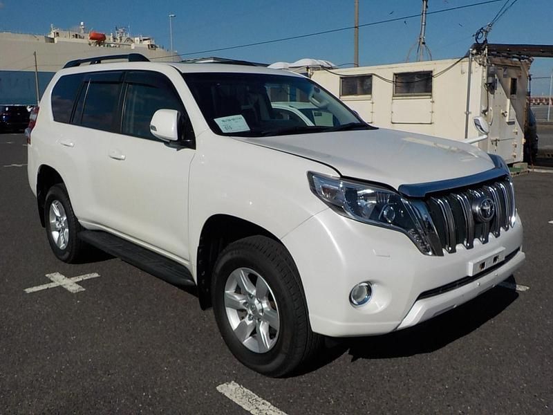 Used Toyota Land Cruiser TX 177 HP (130 kW) 2016 White Sedan