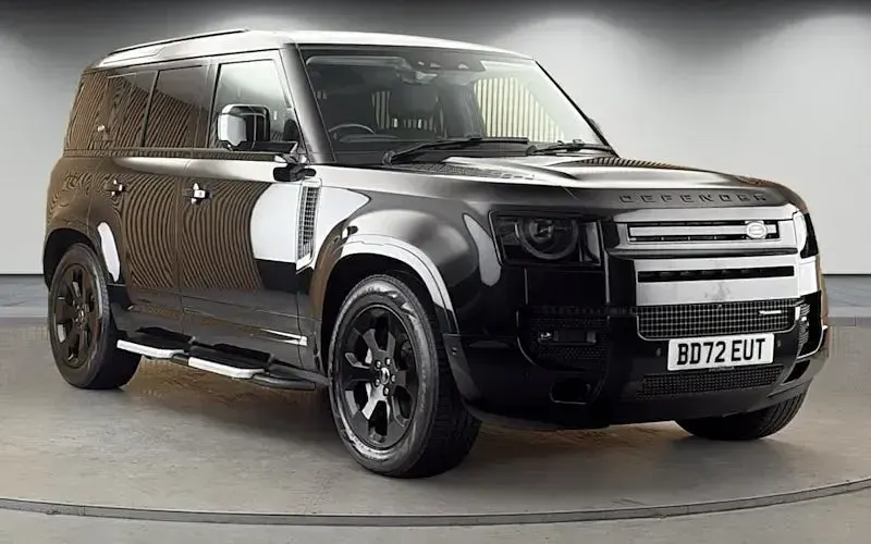 Used Land Rover Defender SE Dynamic 300 HP (220 kW) 2022 SUV
