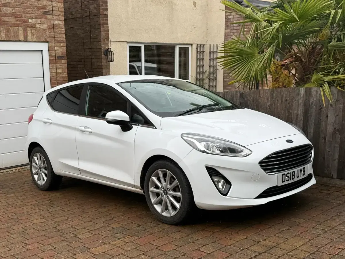 Used Ford Fiesta Titanium 100 HP (73 kW) 2018 White Hatchback