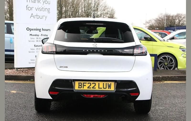 Used Peugeot 208 Allure Premium 101 HP (74 kW) 2022 White Hatchback
