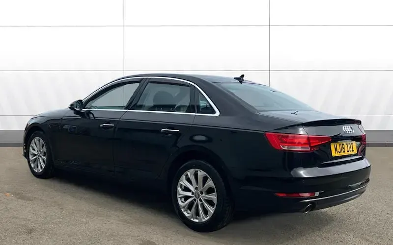 Begagnad Audi A4 Comfort 150 HK (110 kW) 2018 Svart Sedan