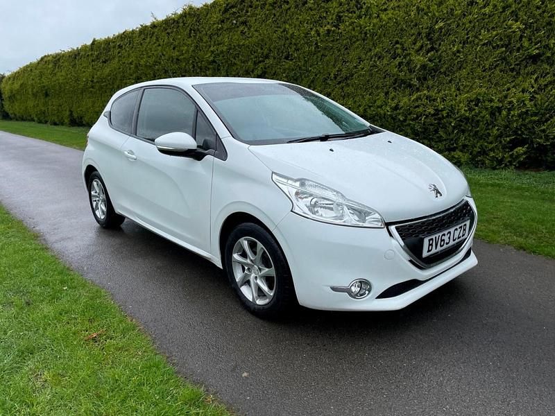 White Used 2013 Peugeot 208 Active Hatchback | £2,995 (Expensive) - Image 1/3