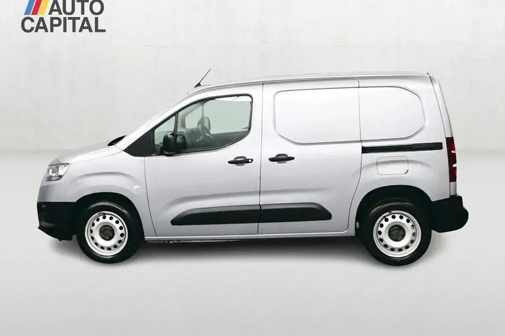 Usado Toyota Proace Active 100 HP (73 kW) 2022 Cinzento Monovolume