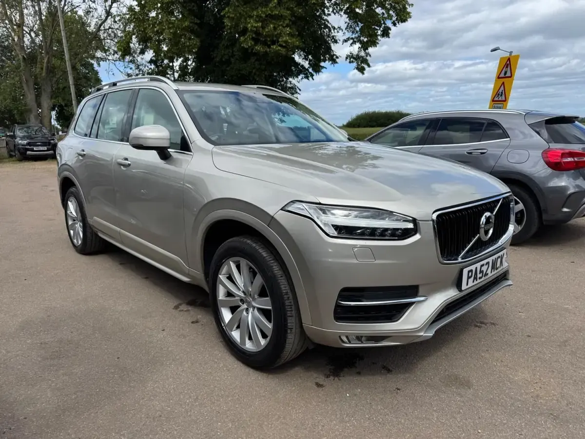 Used Volvo XC90 Momentum 235 HP (172 kW) 2017 Gold SUV