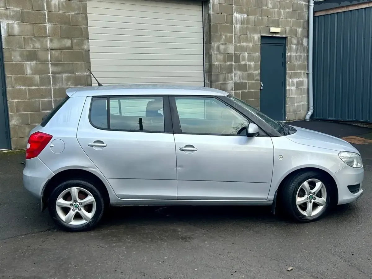 Używany Skoda Fabia SE 70 KM (51 kW) 2013 Srebrny Hatchback