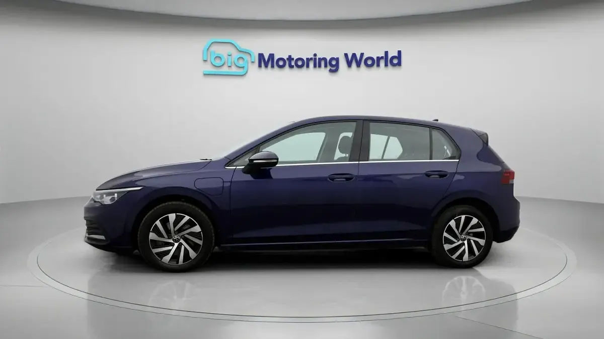 Used VW Golf VIII Style 201 HP (147 kW) 2023 Blue Hatchback