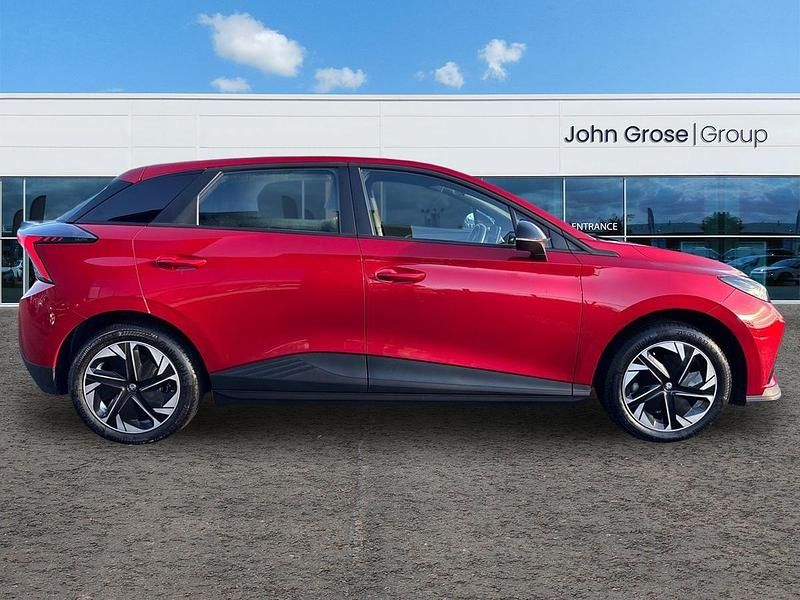 Used MG MG4 EV SE 2023 Red Hatchback