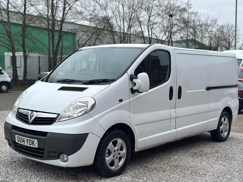 Used Vauxhall Vivaro 115 HP (84 kW) 2014 White MPV