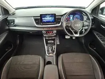 Usado Kia Stonic GT-Line 99 CV (72 kW) 2023 Negro SUV