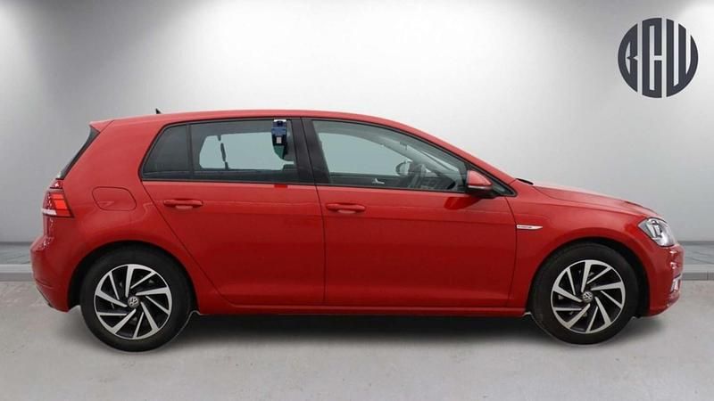 Begagnad VW Golf VII Match 130 HK (95 kW) 2019 Röd Halvkombi