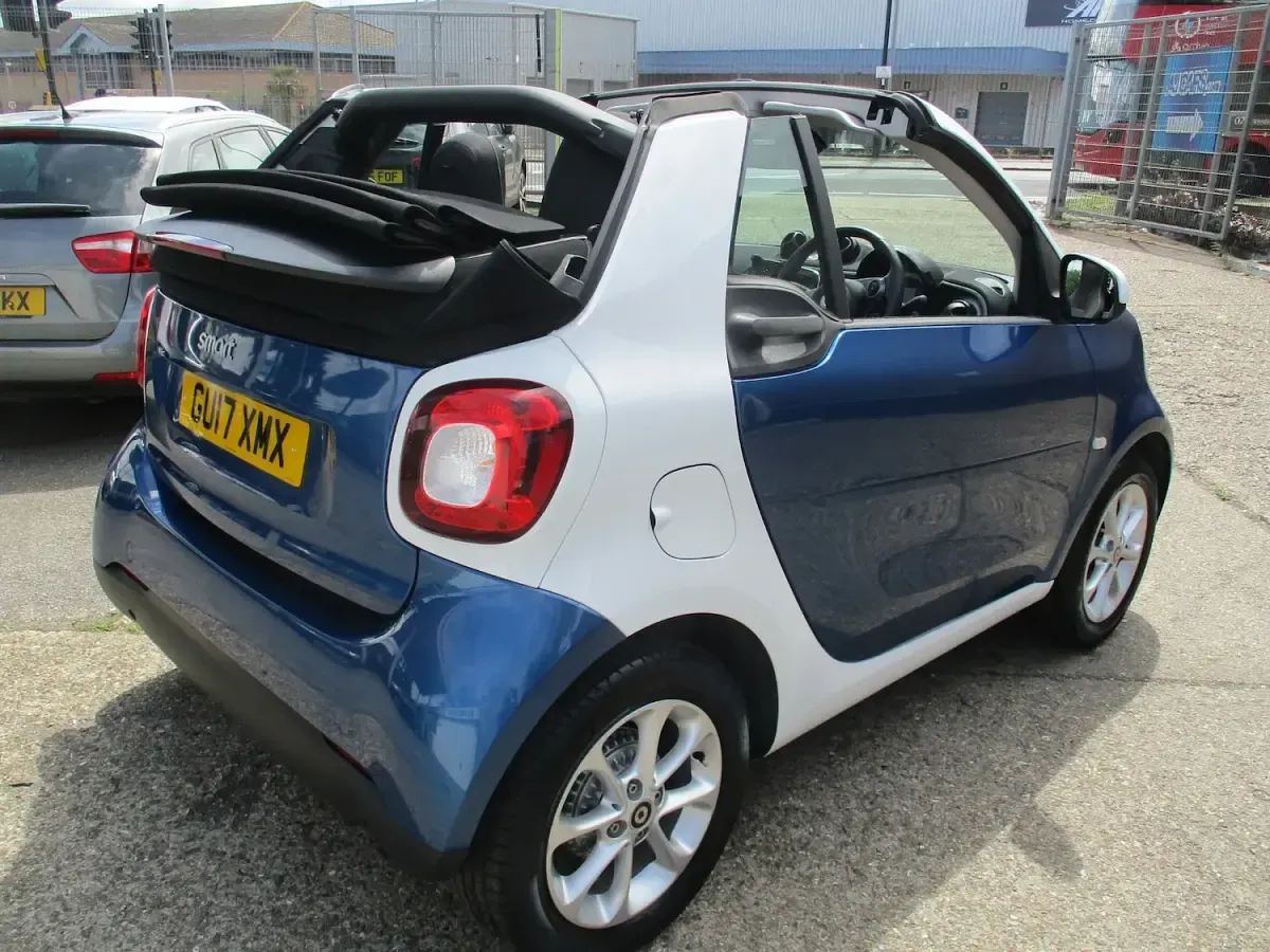 Used Smart ForTwo Cabrio Passion 71 HP (52 kW) 2017 Blue Cabriolet