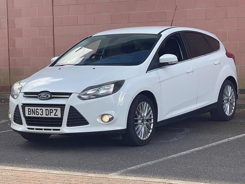 Used Ford Focus Zetec 2013 White Hatchback