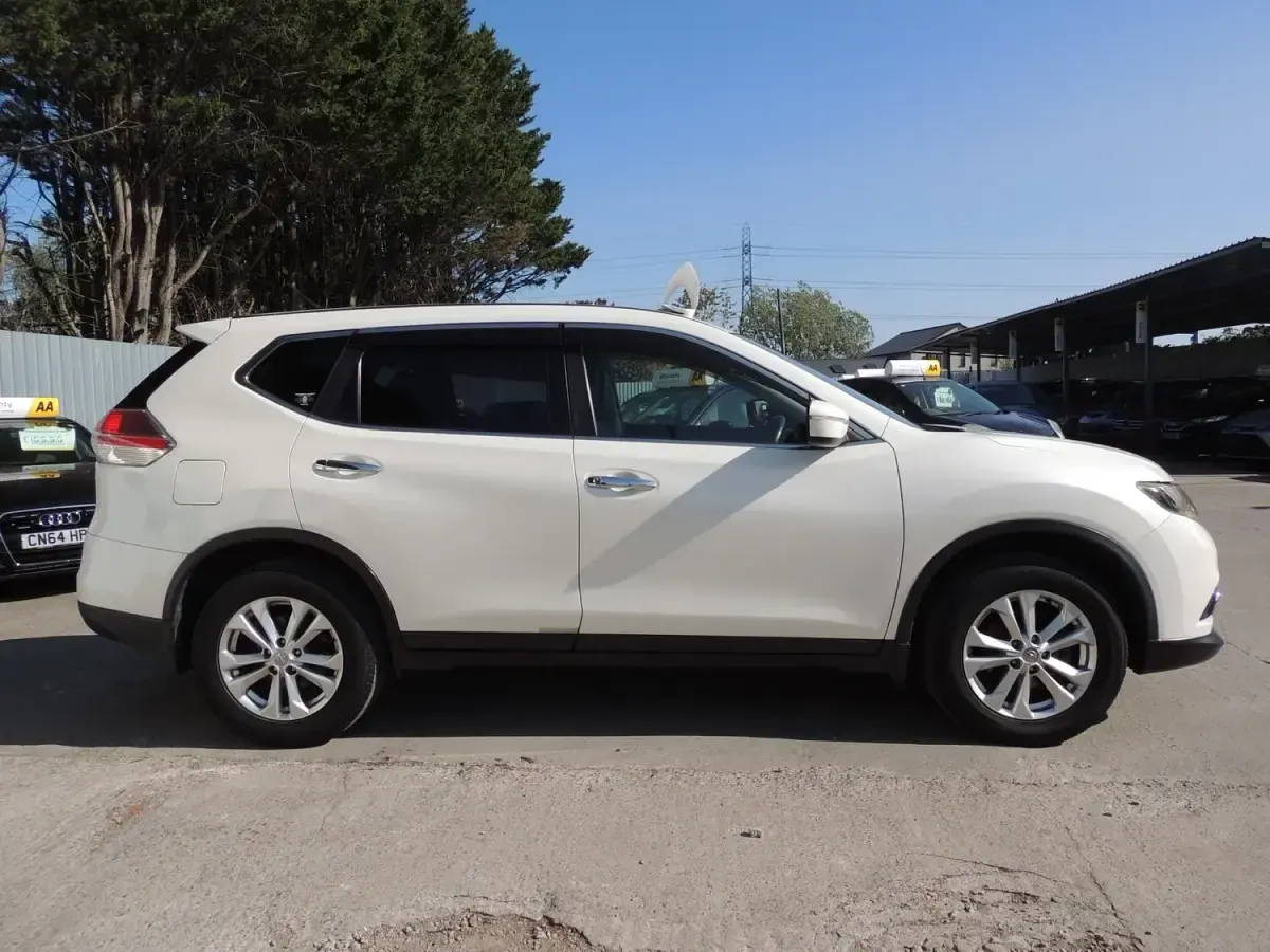Used Nissan X-Trail Pure 2015 White SUV