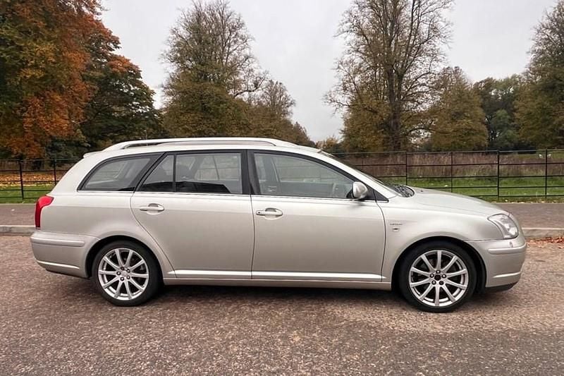 Silver Used 2004 Toyota Avensis Estate | £1,895 (Fair price) - Image 1/1