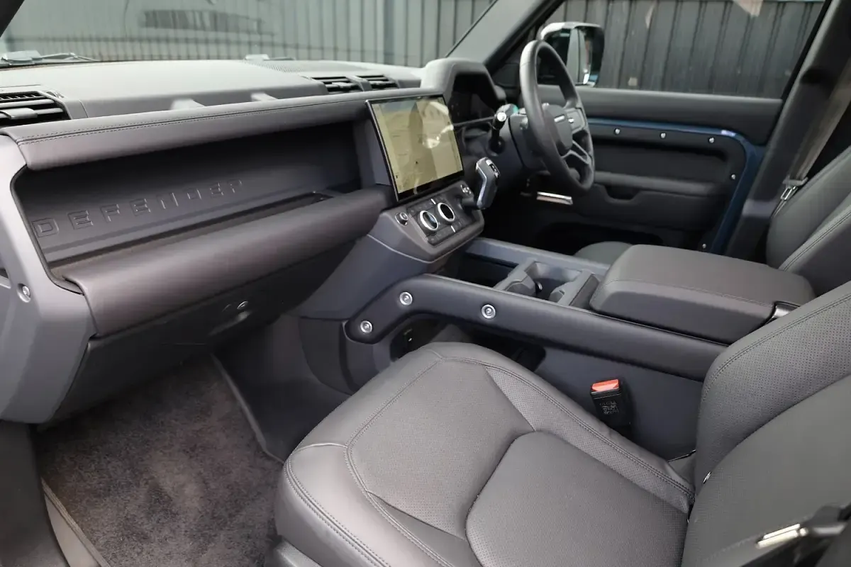 Used Land Rover Defender HSE Dynamic 345 HP (253 kW) 2026 Blue SUV