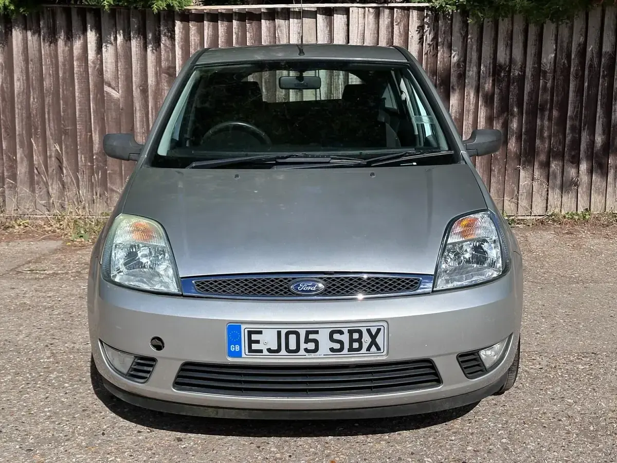 Used Ford Fiesta Ghia 100 HP (73 kW) 2005 Silver Hatchback
