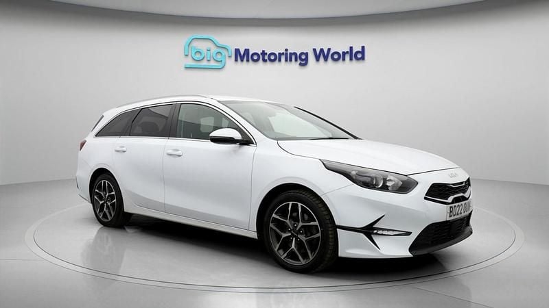 Used Kia Ceed 2022 White Hatchback