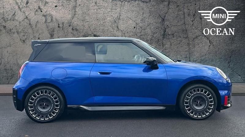 Used Mini Cooper Hatch 186 kW (254 HP) 2025 Blue Hatchback