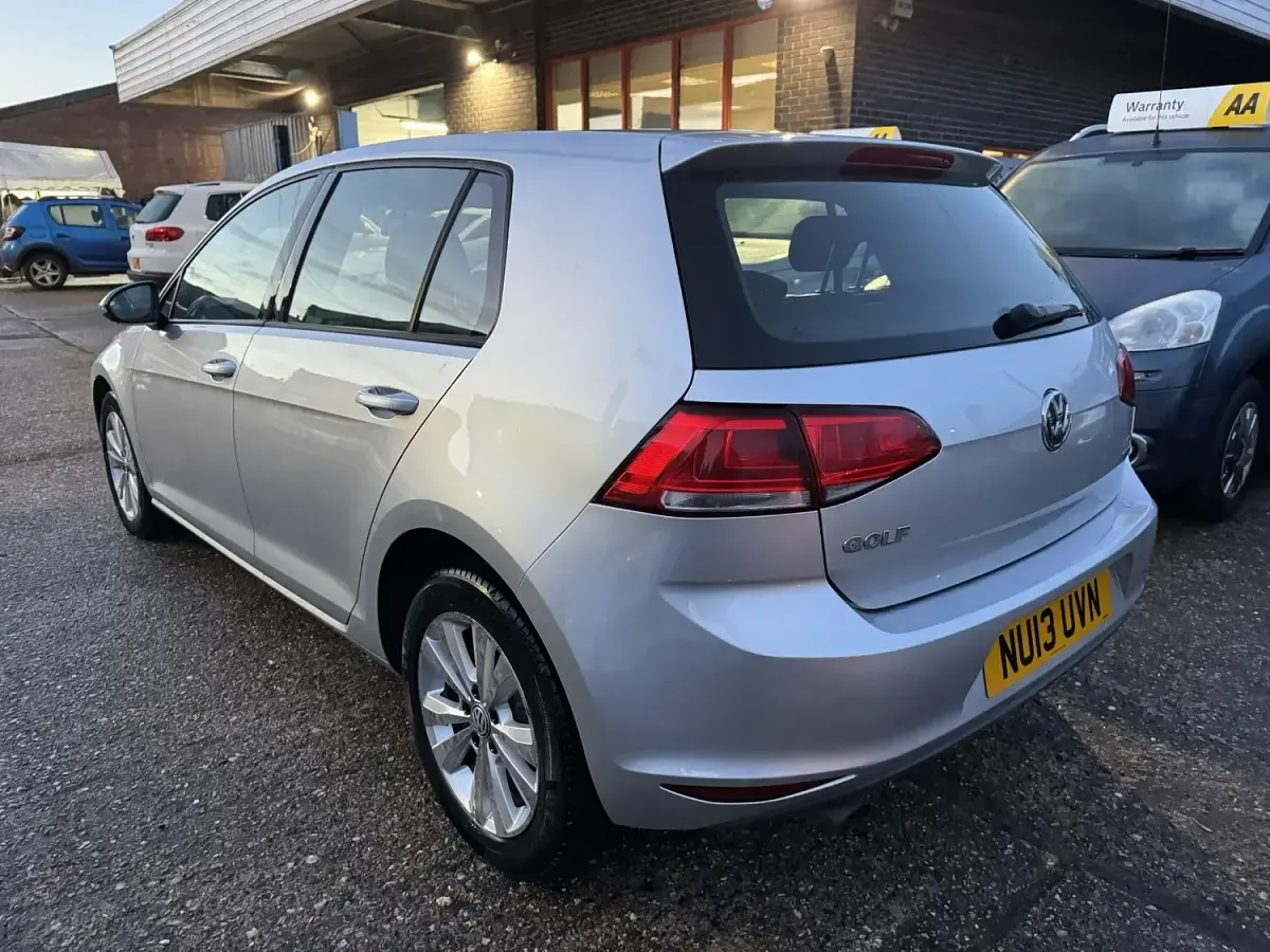 Used VW Golf VII SE 105 HP (77 kW) 2013 Silver Hatchback